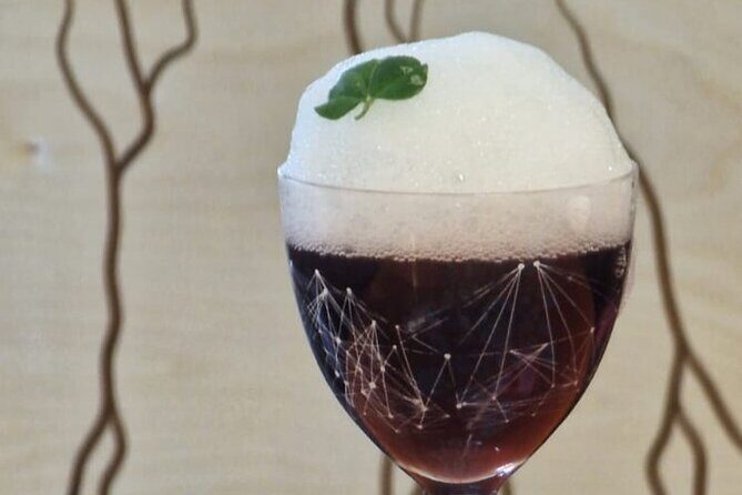 1-Hour Cocktail Masterclass Experience in Dublin - Hosts and Group Size: The Difference Between a Show and a Session