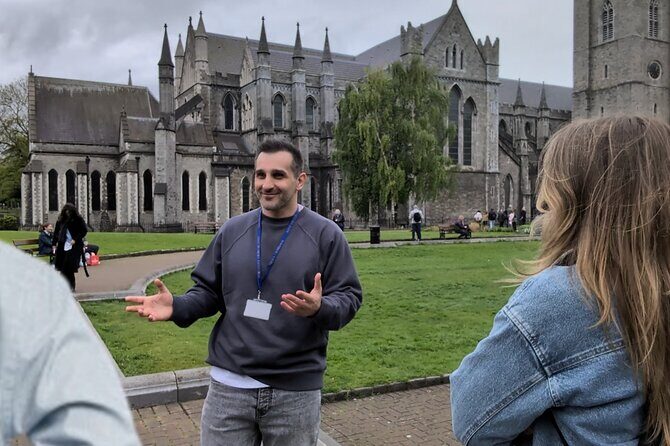 2 Hour Walking Tour of Dublin's City Centre - Dublin Castle and Christ Church Cathedral: Power, Vikings, and Architectural Twist