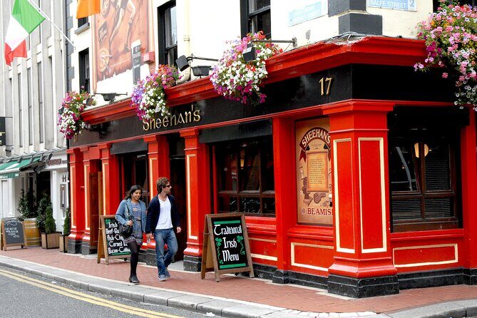 2 Hour Walking Tour of Dublin's City Centre - Temple Bar: From Notorious Corners to Pub and Art Territory