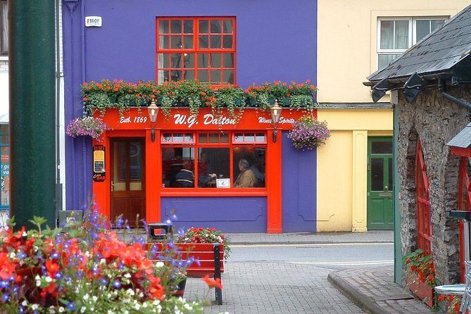 3-Day Blarney Castle, Kilkenny & Irish Whiskey Tour Inc Admission - The practical setup: a 16-seat Mercedes mini-coach with real touring pace
