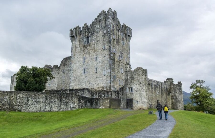6-Day Tour of Southern Ireland from Dublin - Accommodation, breakfasts, and entrance fees: where the package helps