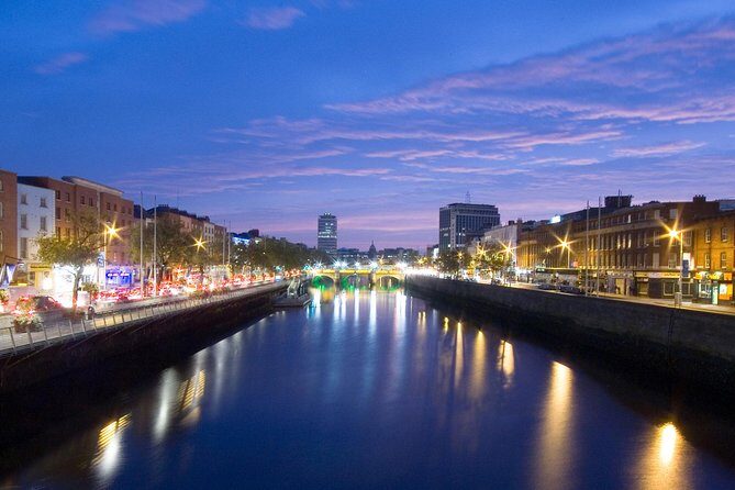 90 Minute Dublin Walking tour and Sightseeing tips - Starting at Aston Quay: the quick meet-and-greet that makes the walk click