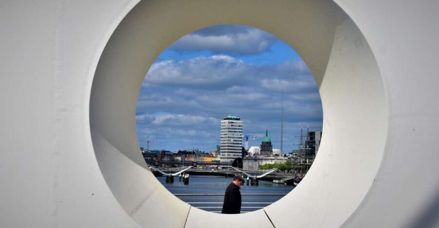 All Dublin 3 hours italian walking tour - Temple Bar and Ha’penny Bridge: The Photo Stops That Actually Matter