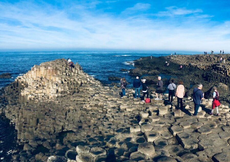 Belfast and Giant's Causeway in Italian or Spanish - From Dublin pickup to the Northern Coast: timing and how the day moves