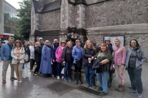 Complete tour of Dublin in Italian - Temple Bar in context, not just a photo backdrop
