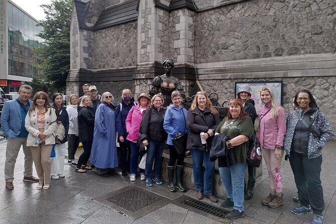 Complete tour of Dublin in Italian - Temple Bar in context, not just a photo backdrop