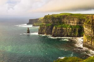 Day trip to Cliffs of Moher & Bunratty Castle and Ennis - 7:00 am in Dublin: your first stop at Barack Obama Plaza