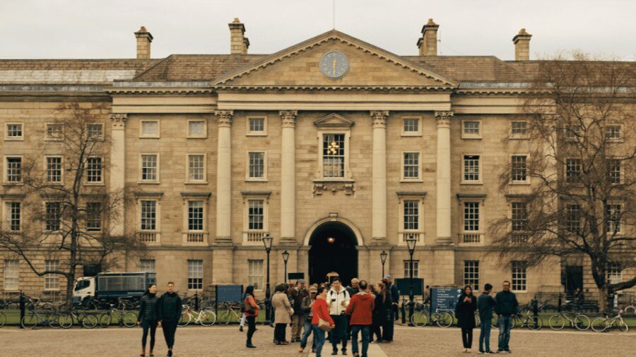 Dublin: 2 Hour City Center Guided Walking Tour - Temple Bar on foot: live-music energy without changing plans