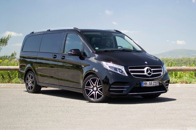 Dublin Airport (DUB) Private Transfer to Dublin City Centre - Meeting your driver at DUB without losing time