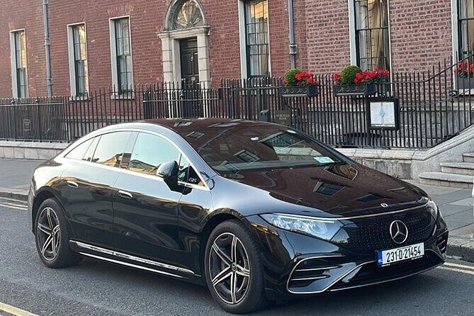 Dublin Airport Transfers: Luxury Transfer To/From DUB Per Vehicle - Getting Picked Up Smoothly: Airport Arrivals Hall and Hotel Lobby