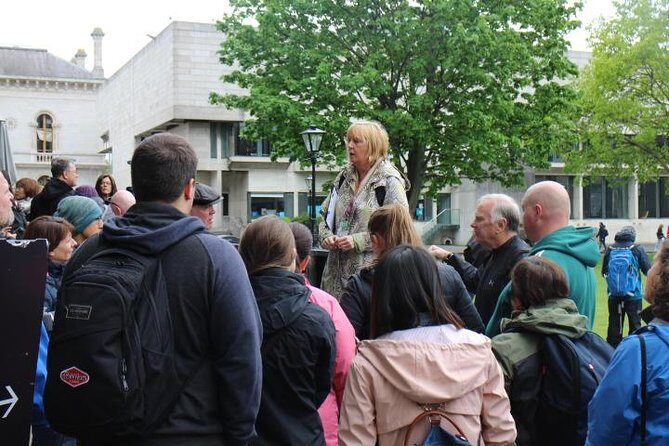 Dublin Book of Kells, Castle and Molly Malone Statue Guided Tour - Stop 3: Dublin Castle grounds tour—towers, yards, and the Vikings-to-empire arc