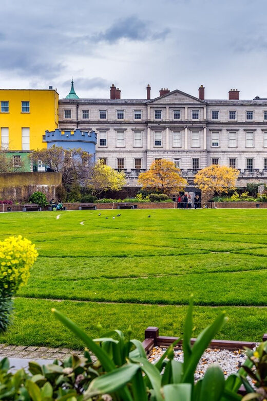 Dublin: Book of Kells, Dublin Castle and Christ Church Tour - Christ Church Cathedral From the Outside: What You Actually Gain