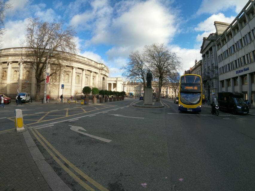 Dublin: Dublin City Highlights Private Guided Walking Tour - Government Buildings, Parliament, and Oscar Wilde in Merrion Square Park