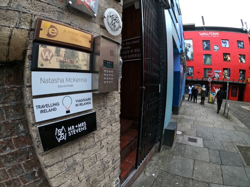 Dublin: Dublin City Highlights Private Guided Walking Tour - College Green and the Bank of Ireland: Where Government and Education Touch