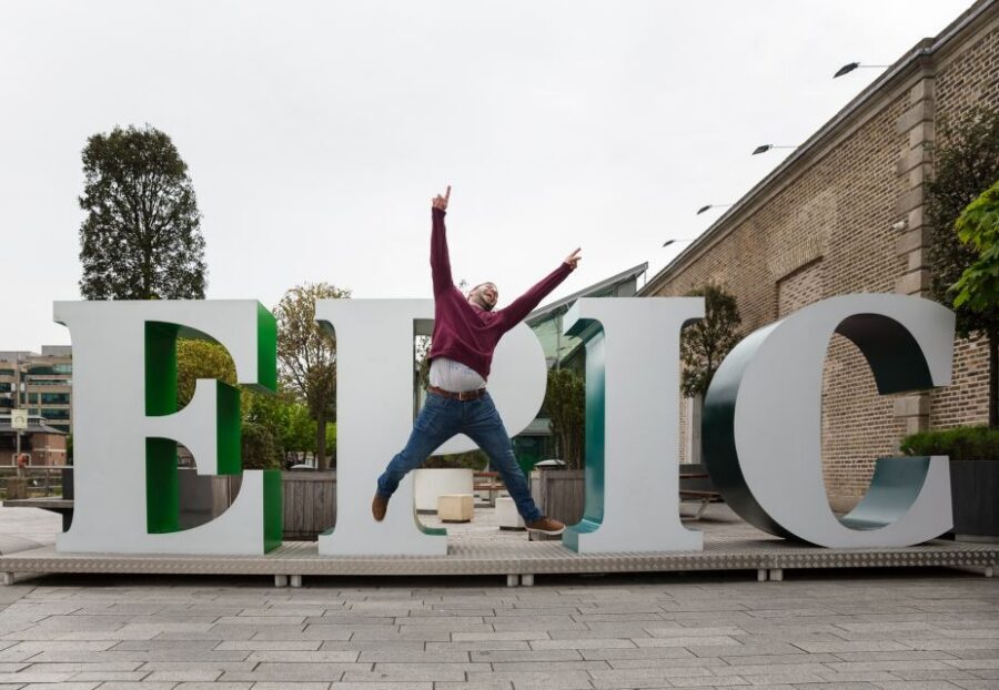 Dublin: EPIC Museum Entrance Ticket - The audio guide app + headphones: a small thing that changes the whole visit