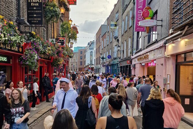 Dublin Express Private Guided Walking Tour - Trinity College and Molly Malone: Legends, Campus Life, and One Perfect Statue