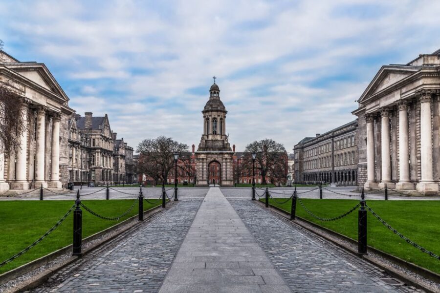 Dublin: Fast-Track Book of Kells Ticket & Dublin Castle Tour - The Book of Kells experience inside Trinity’s Old Library