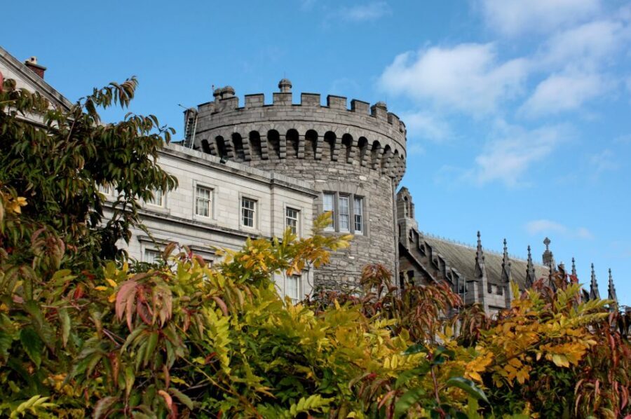 Dublin: Fast-Track Book of Kells Ticket & Dublin Castle Tour - Long Room and vaulted library moments: what you can realistically expect