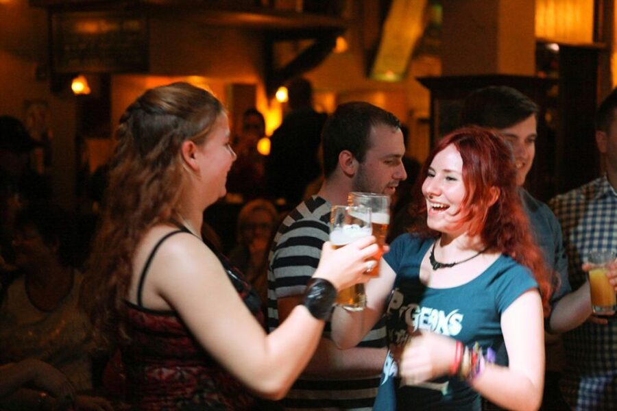 Dublin: Generation Pub Crawl - Entering the Night at 4 Dame Lane