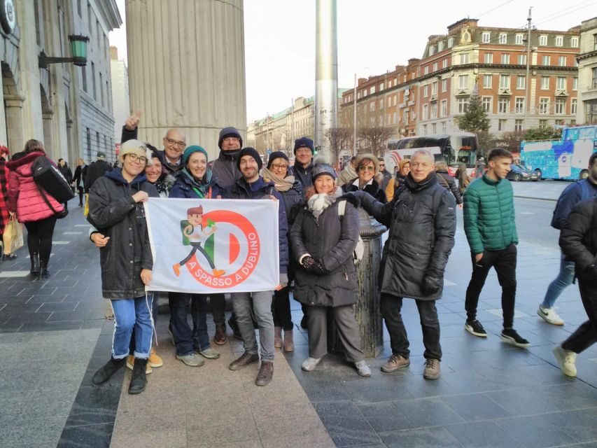 Dublin Highlights: 2.45-Hour Walking Tour in Italian - Temple Bar: where history walks into nightlife