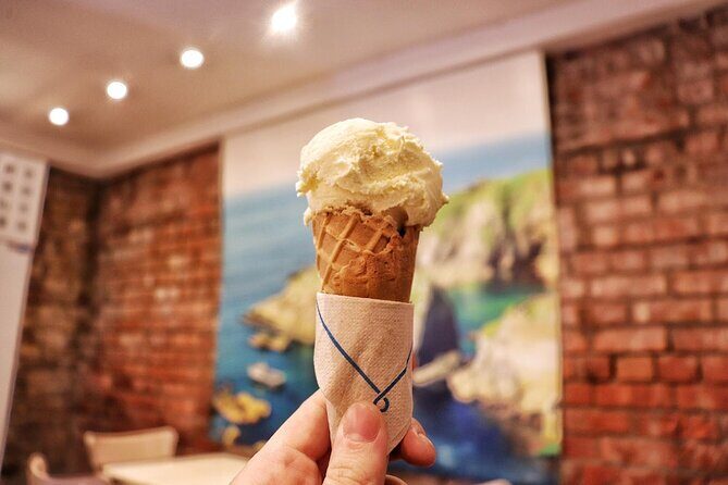 Dublin Historical Centre Food Tour with 8 Food Tastings & Drinks - Stop 3: Flaggy Shore oyster tasting at a quaint seafood venue