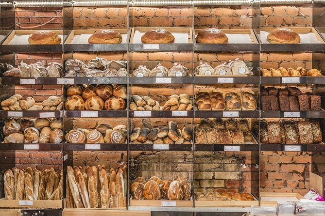 Dublin Historical Centre Food Tour with 8 Food Tastings & Drinks - Stop 4: Temple Bar lunch with homemade soda bread