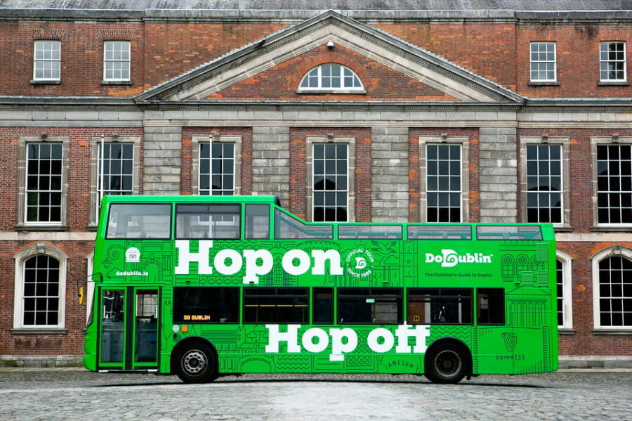 Dublin: Hop-on Hop-off Tour with Live German Commentary - 25 stops, explained: what to look for at each one