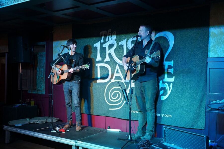 Dublin: Irish Music and Dance Show with Dance Lesson - Quick hits before you go