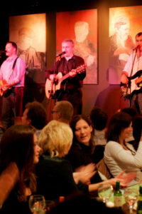 Dublin: Irish Night Show at the Merry Ploughboy Pub - Dinner or Show-Only: The 6:30pm Arrival Plan