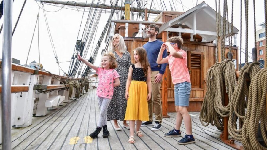 Dublin: Jeanie Johnston Tall Ship Irish Famine History Tour - Below deck reality: cramped quarters, limited air, and daily routine