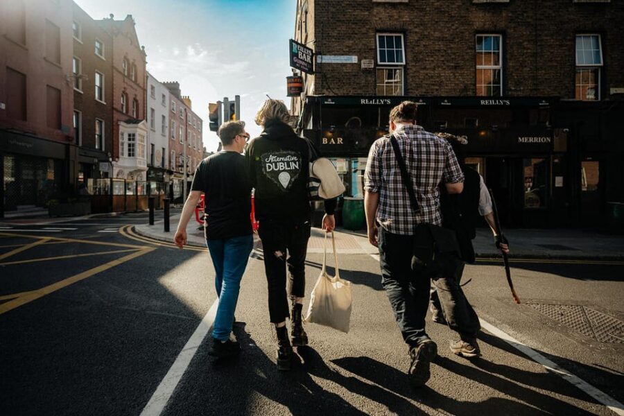 Dublin: Legends, Ghosts & Ghouls Walking Tour - Start at 82 Merrion Square South: the walk begins in the city’s story zone