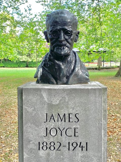 Dublin: Literary Walking Tour - Wilde, Yeats & Joyce - National Library of Ireland: Yeats, history, and a self-guided exhibition