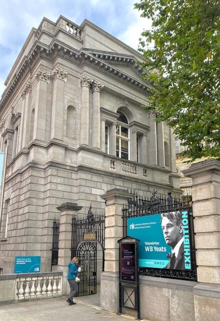Dublin: Literary Walking Tour - Wilde, Yeats & Joyce - Stephen’s Green: 40 minutes of Dublin-literature park time