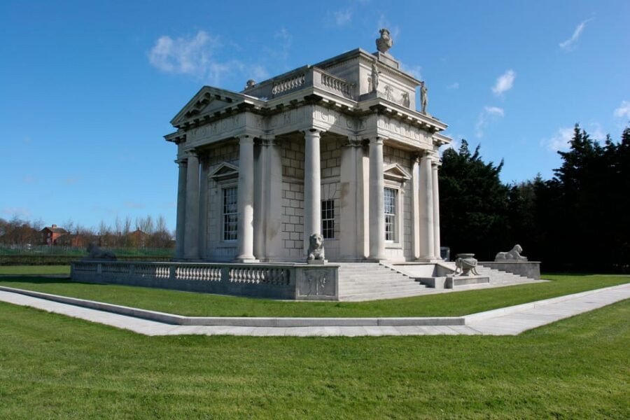 DUBLIN: Malahide castle and Howth MULTILINGUAL full day tour - Key Points at a Glance