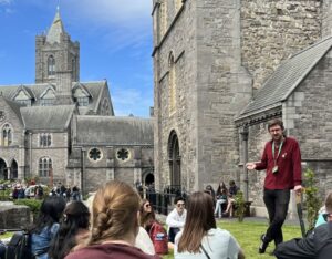 Dublin: Mythology, Folklore and Legends Walking Tour - Finding the tour: Temple Bar and that green umbrella moment