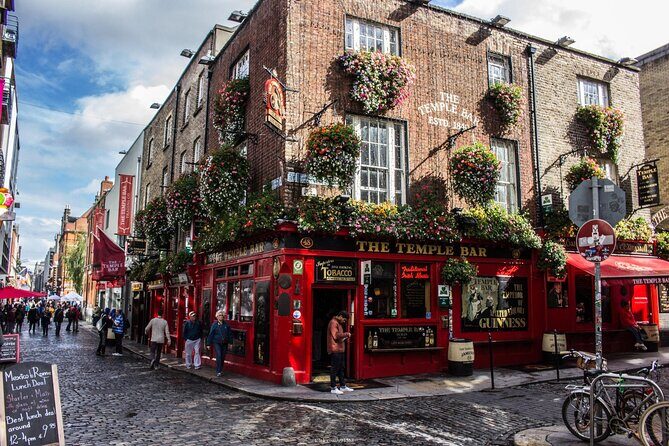 Dublin Off-The-Beaten-Path Private Literary Walking Tour - The Winding Stair finish by the river: books meet the story