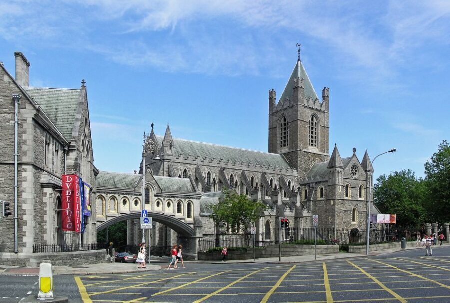 Dublin: Private Tour of City Monuments in Spanish - Stop-by-Stop Walking Route Through Dublin’s Most Notable Places