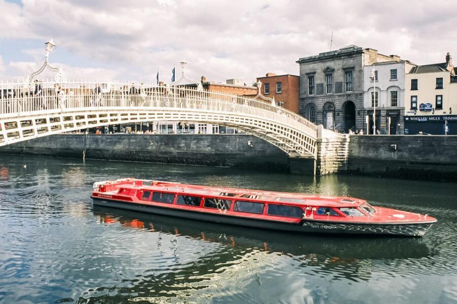 Dublin: River Liffey Sightseeing Cruise - Real-World Comfort: Weather, Crowd Level, and Hearing the Guide