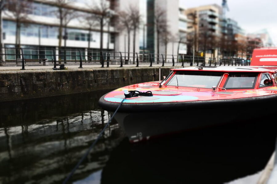 Dublin: River Liffey Sightseeing Cruise - Guides Who Make It Fun: What the Live Commentary Feels Like