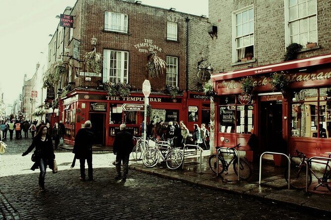 Dublin Self-Guided Murder Mystery Tour by Temple Bar - Getting started at DublinFox House and Spar (your clue pickup)