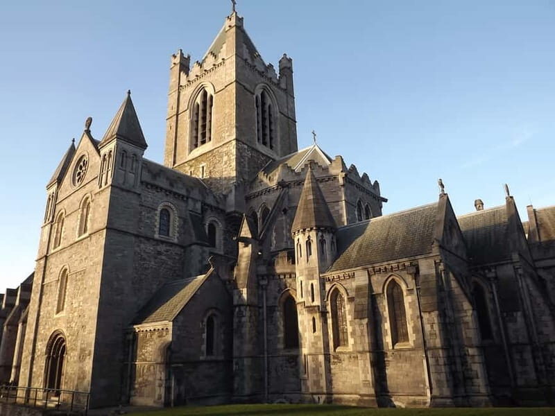 Dublin: Sightseeing Walking Tour in German - Dublin’s Medieval-to-Official Area: Dublin Castle and Christ Church Cathedral