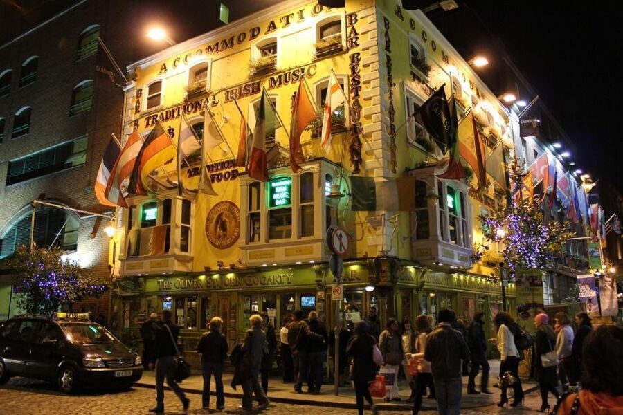 Dublin Temple Bar Night Tour - From porter to water of life: the stories behind Irish drinking