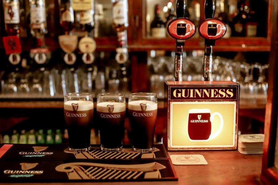 Dublin: The Perfect Pint Tour a Guinness Tour Experience - What the traditional Irish music adds