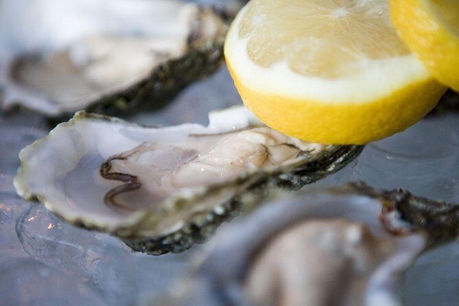 Dublin Traditional Irish 3 Course Meal Walking Tour with Local - The best way to understand Dublin dining: three seated meal stops