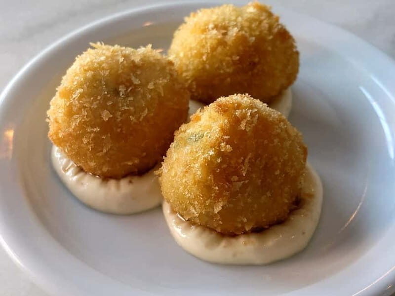 Dublin: Walking Tour for Foodies with Tastings - What you’ll eat: toasties, pizza, cheeses, smash burgers, fish balls, and surprises
