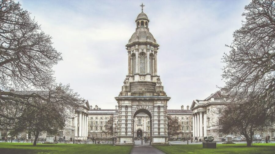 Dublin walking tour: ghosts & haunted places - Four Courts and Dublin Castle: power, punishment, and ghost-friendly streets