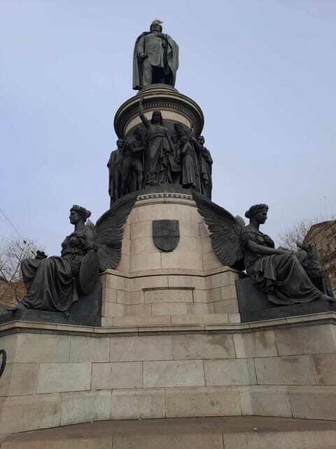 Dublin Walking Tour: Top 10 highlights - Ha’penny Bridge and the Liffey bridges story