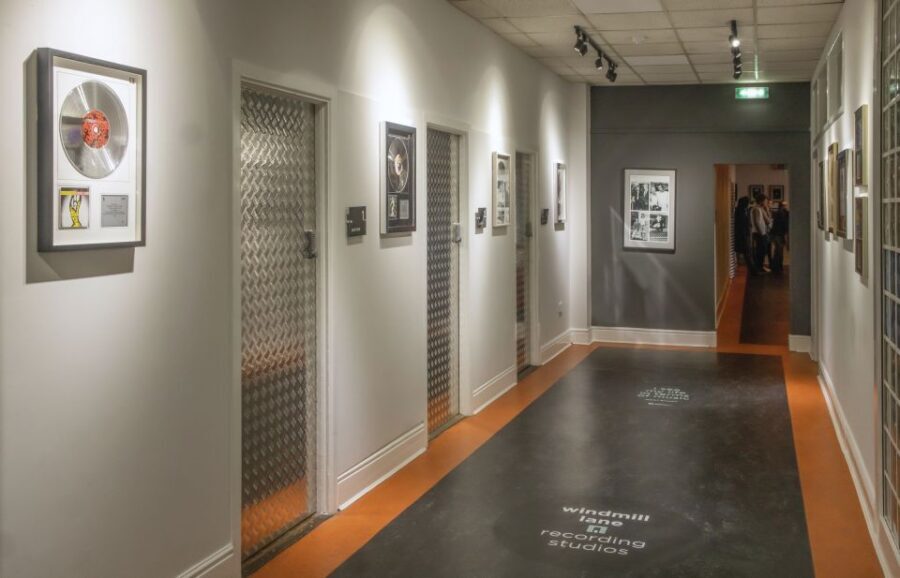Dublin: Windmill Lane Recording Studios Tour - Entering the studio: what the first moments set up