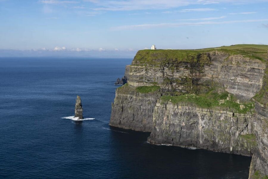 From Dublin: Galway + Cliffs of Moher Boat Cruise in Spanish - Galway in 2.5 hours: Latin Quarter, Eyre Square, Spanish Arch