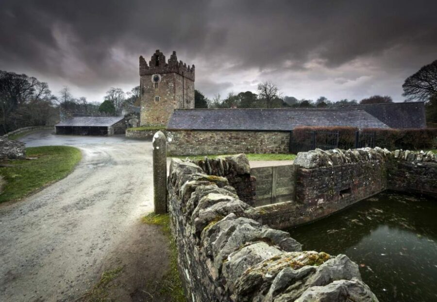 From Dublin: Game of Thrones Winterfell Locations Tour - Strangford Lunch Break: Food, Fuel, and a Reset
